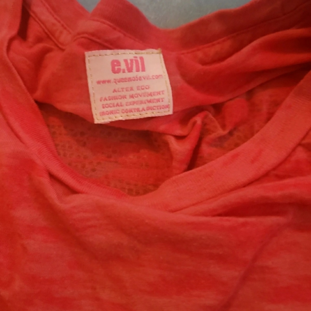 Pretty tee - Picture 2 of 3